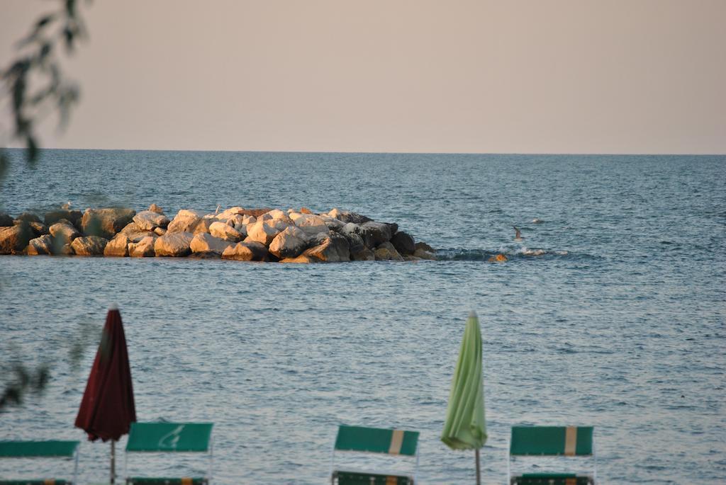 Hotel Vistamare Viserba Rimini Exterior photo